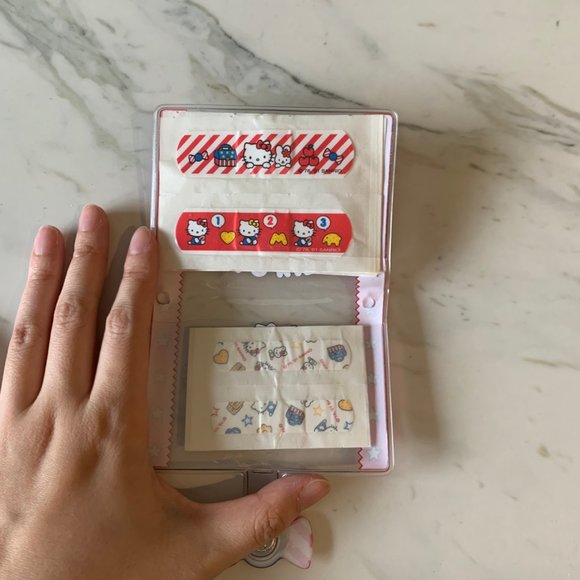 Vintage Hello Kitty mini bandaid kit from 2001 - Picture 3 of 8